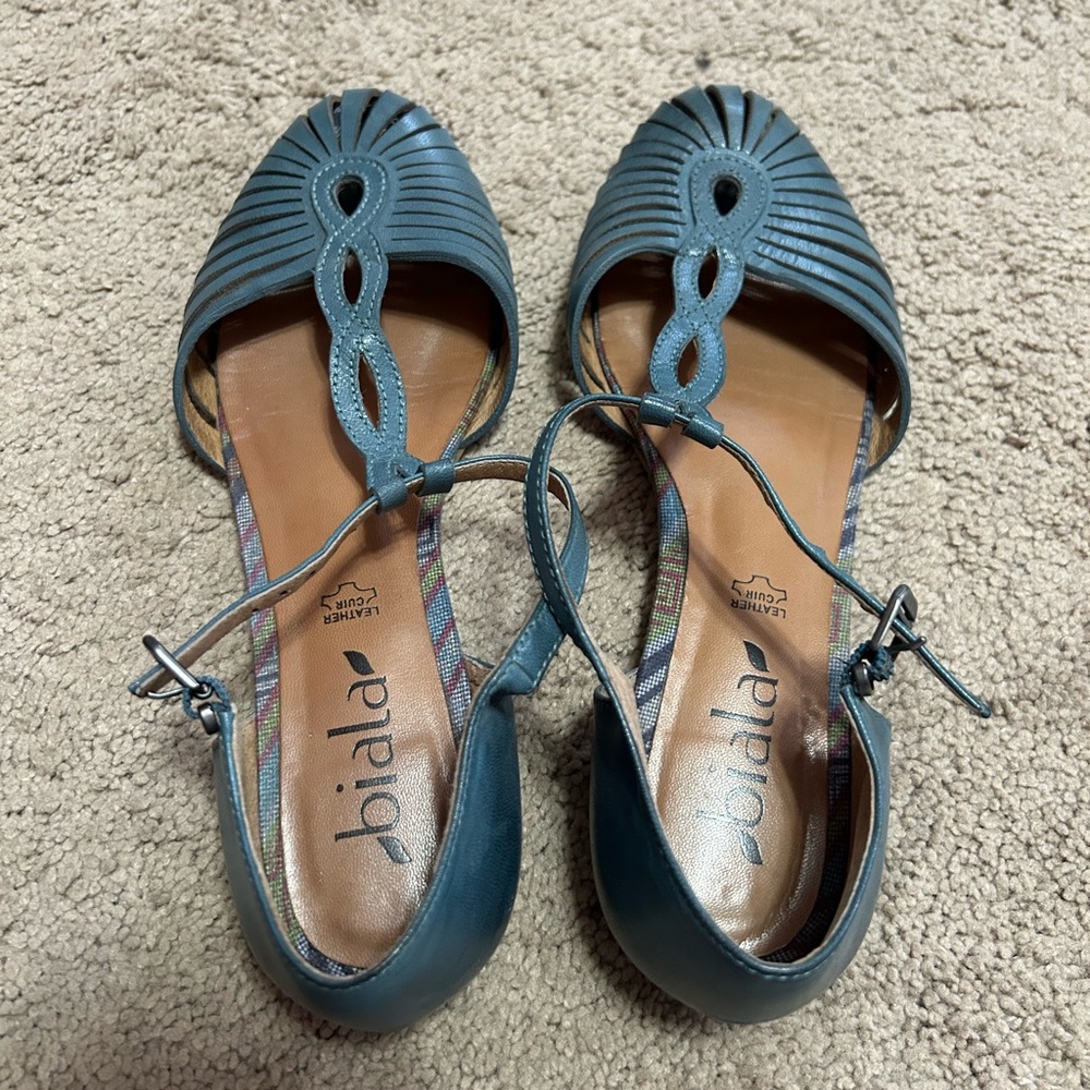 Biala flat leather sandal size 37